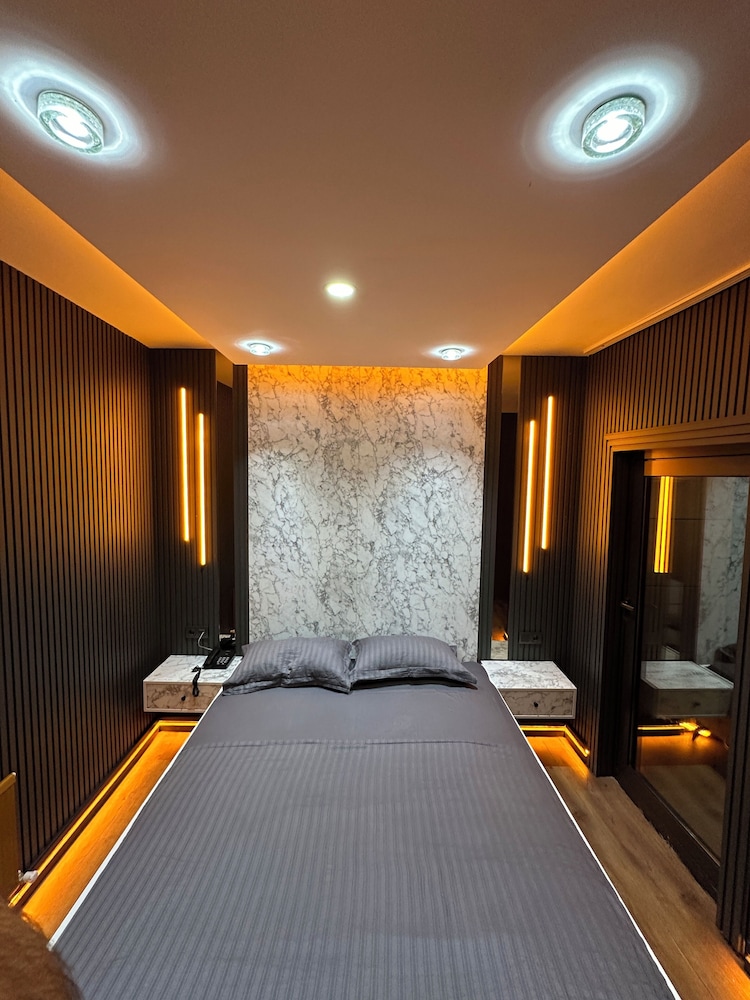 Deluxe Quadruple Room, Balcony, City View photo 2