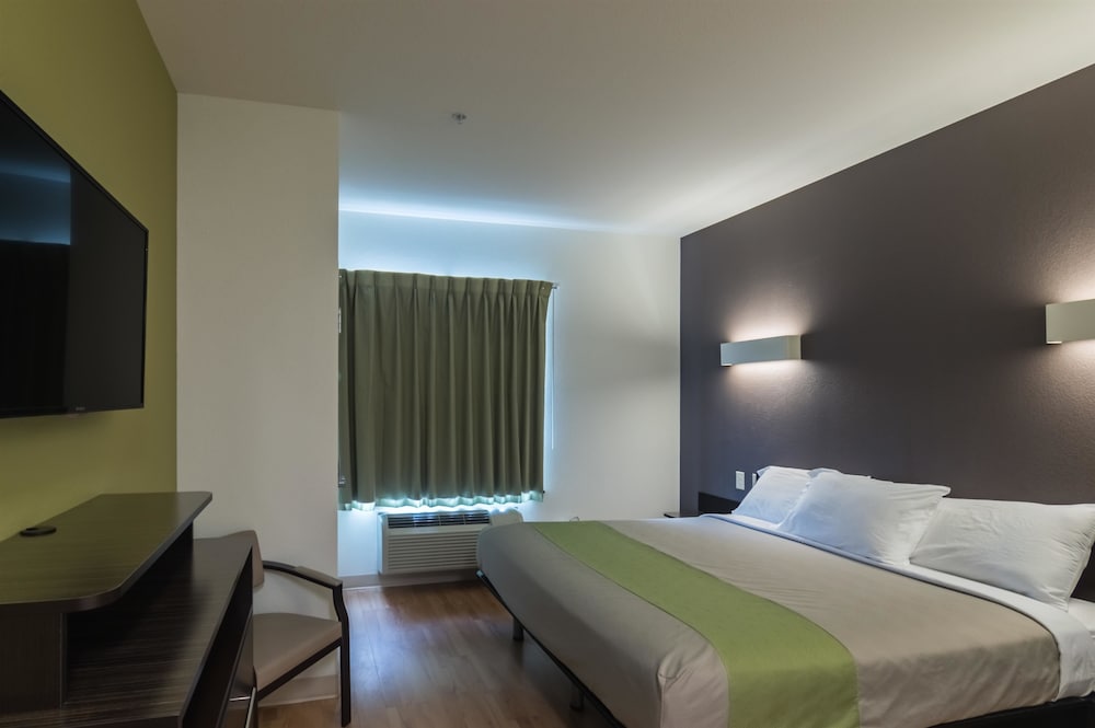 Deluxe Room, 1 King Bed, Non Smoking, Kitchenette photo 1