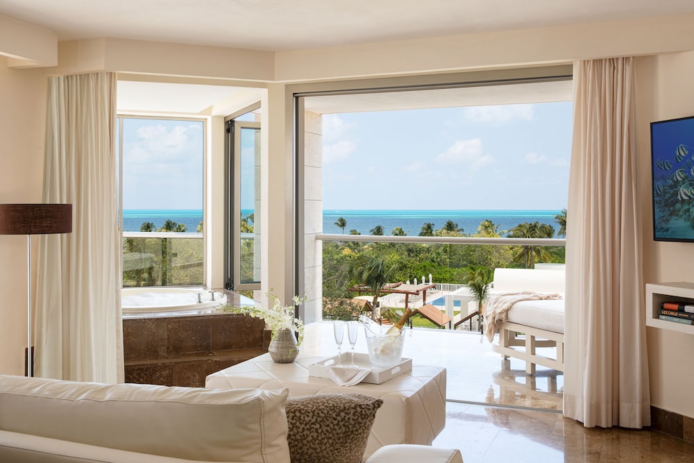 Junior Suite Ocean View photo 2
