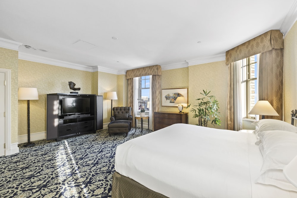 Suite, 1 King Bed (Penthouse) thumbnail 6