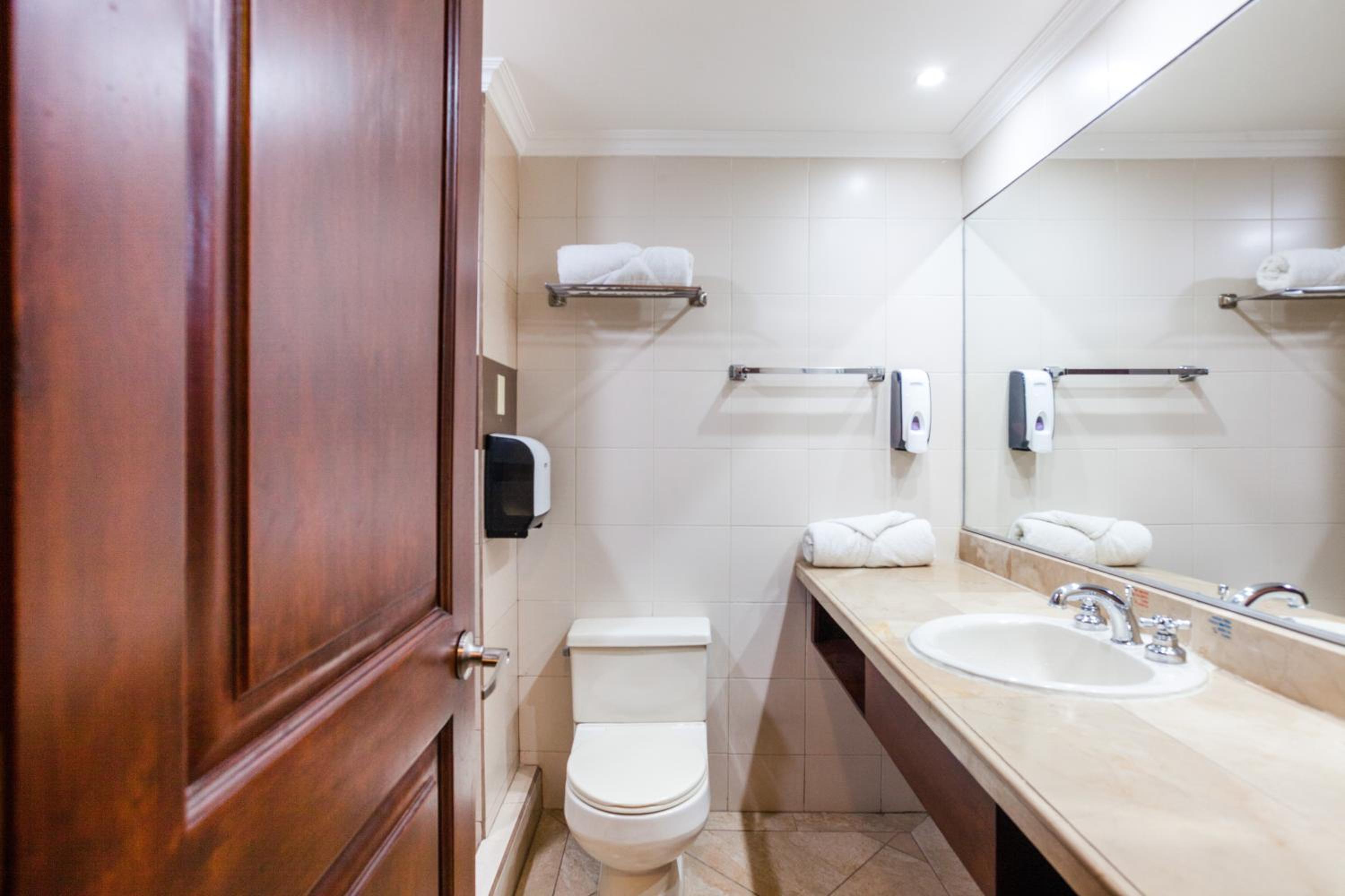  Small Double Room With Shared Bathroom photo 2