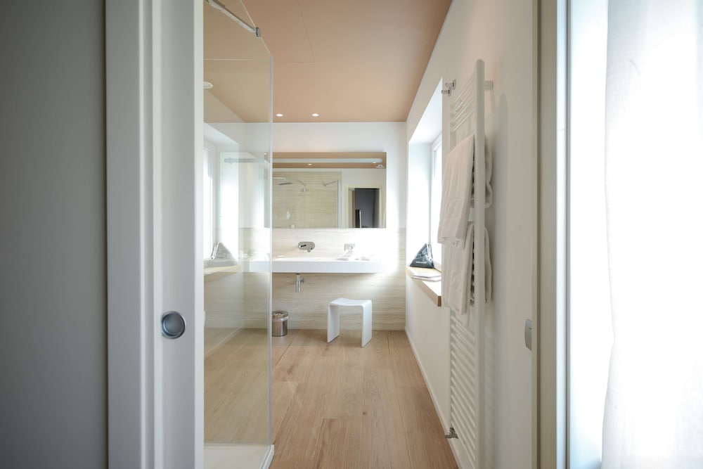 Superior Room, 1 Queen Bed - Photo 41