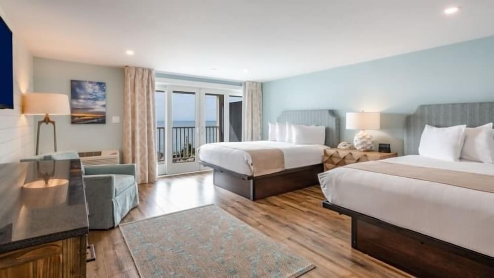 Deluxe Double Room, 2 Queen Beds, Balcony, Ocean View (Queen) photo 1
