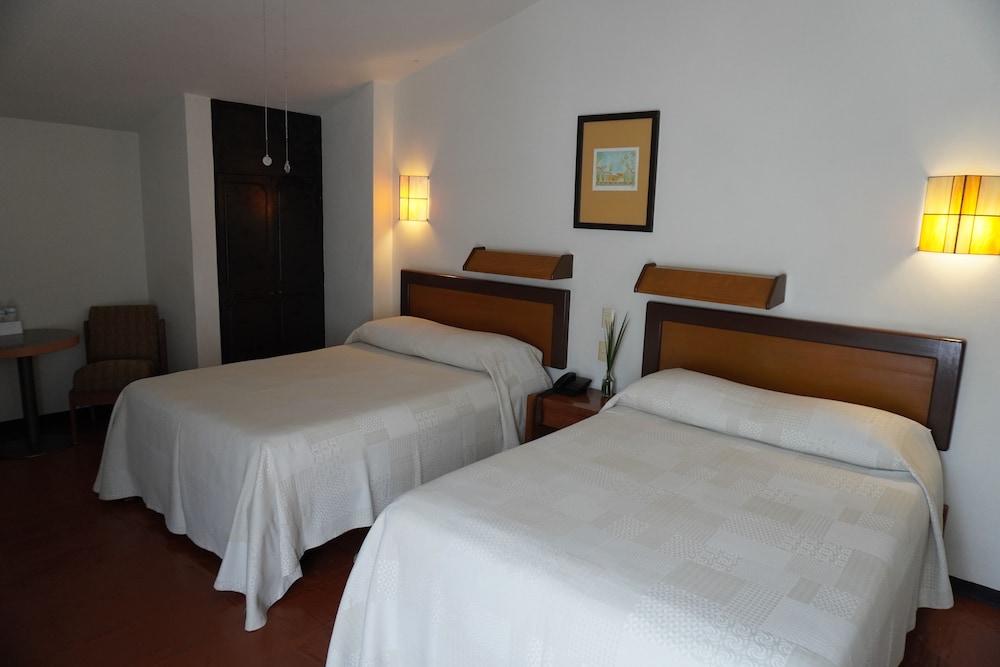 Standard Double Room - Photo 8