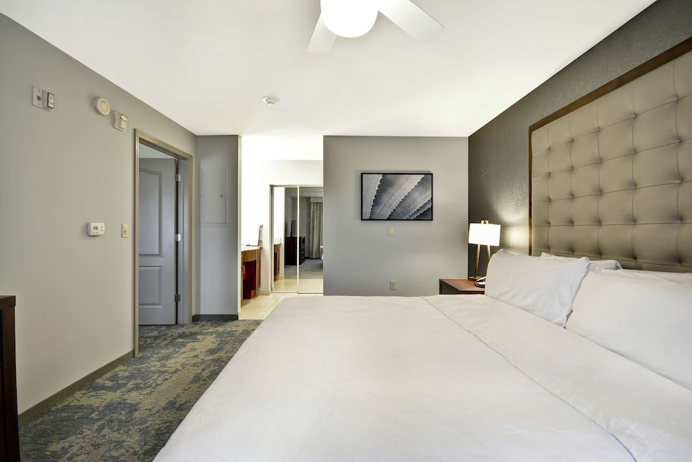 Suite, 1 King Bed, Accessible, Non Smoking - Photo 2