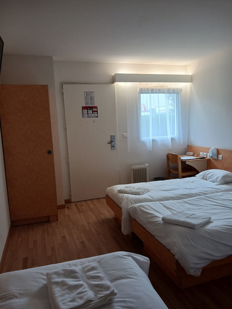Triple Room, Multiple Beds