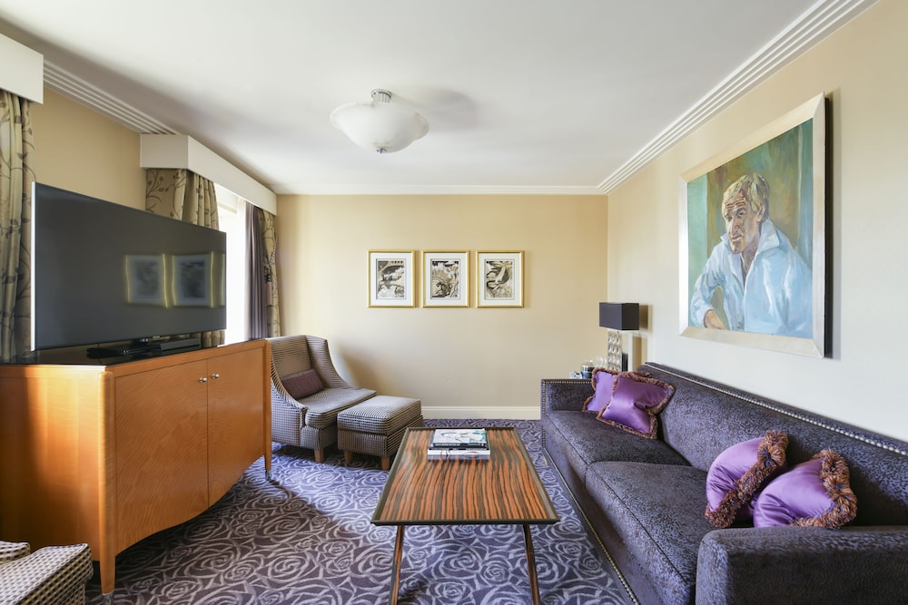 Suite, 1 King Bed With Sofa Bed, River View