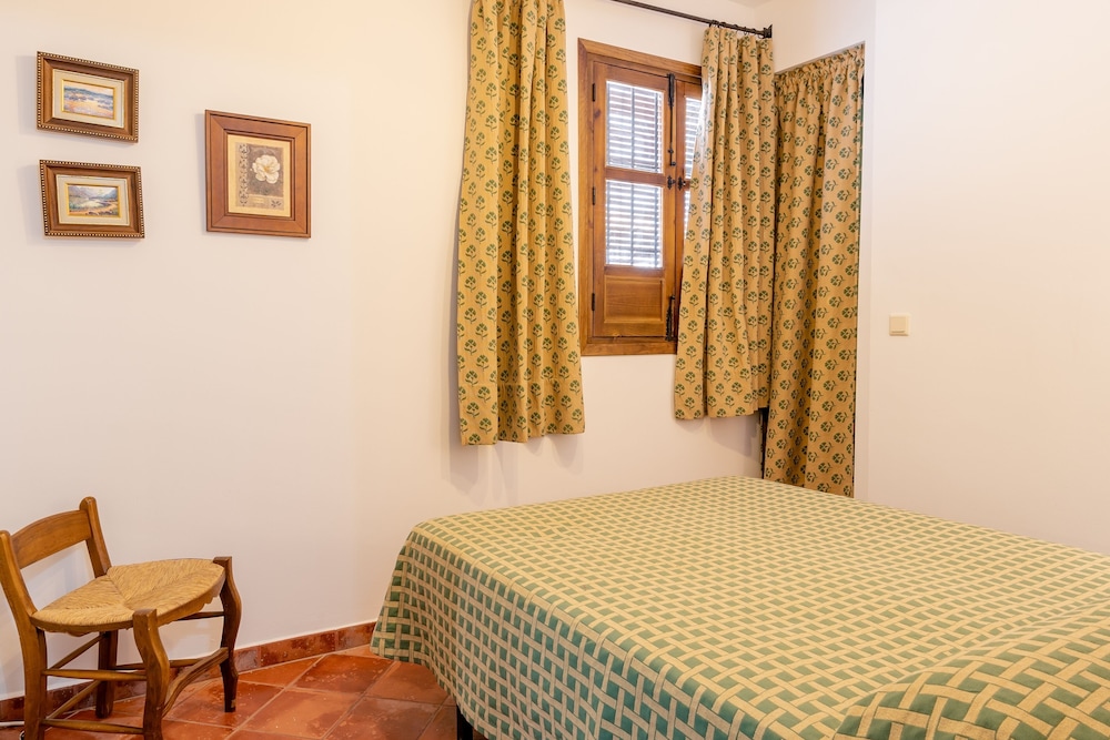 Family Apartment, 2 Bedrooms, Non Smoking, Courtyard Area photo 3