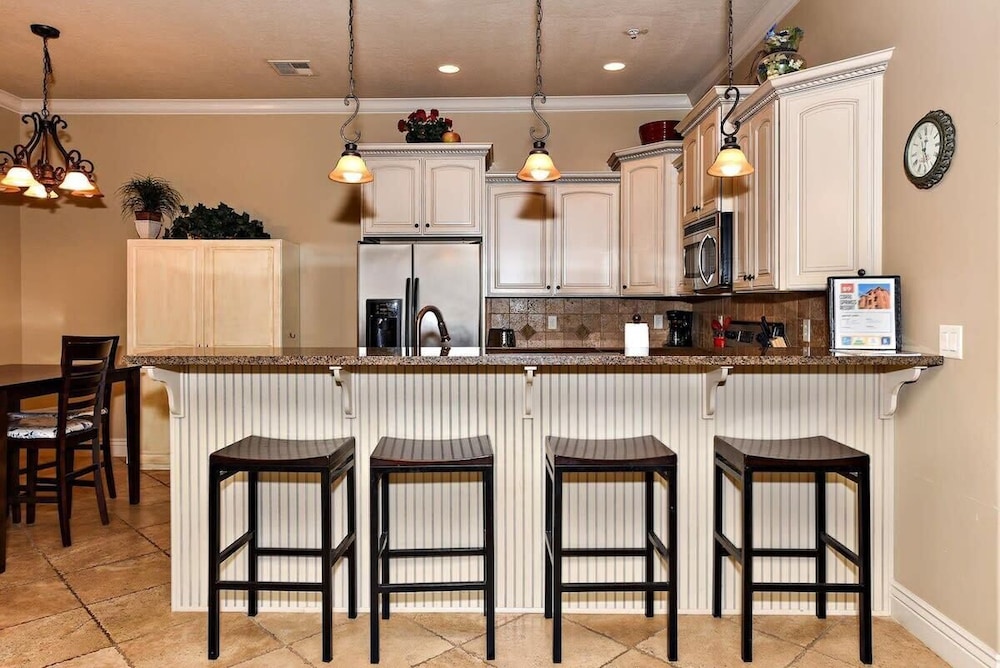 Luxury Condo, 2 Bedrooms