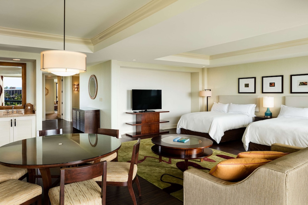 Palace Family Suite, 1 King Bed And 2 Queen Beds, Resort View thumbnail 5