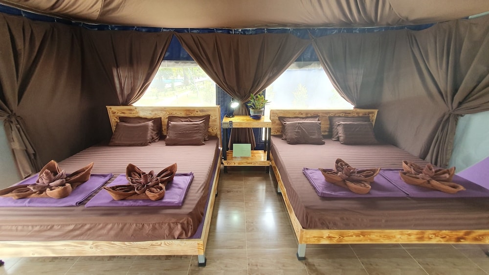 Quadruple Tented Room - Photo 4