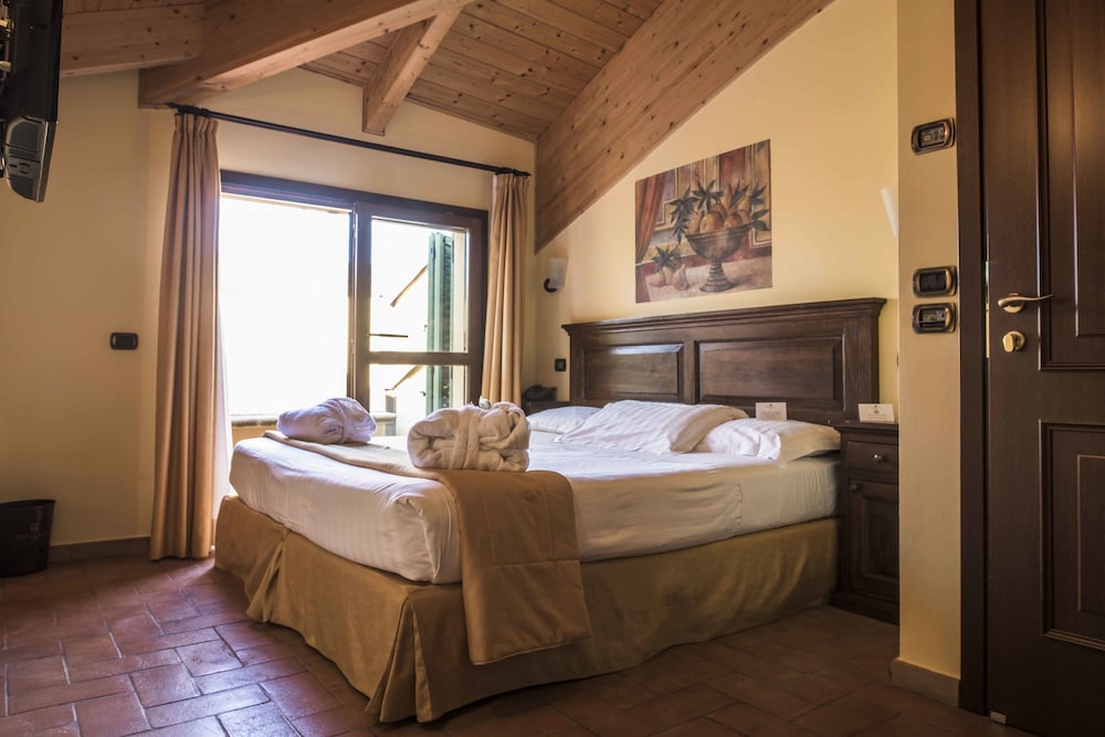 Deluxe Double Room, Jetted Tub (Romantic)