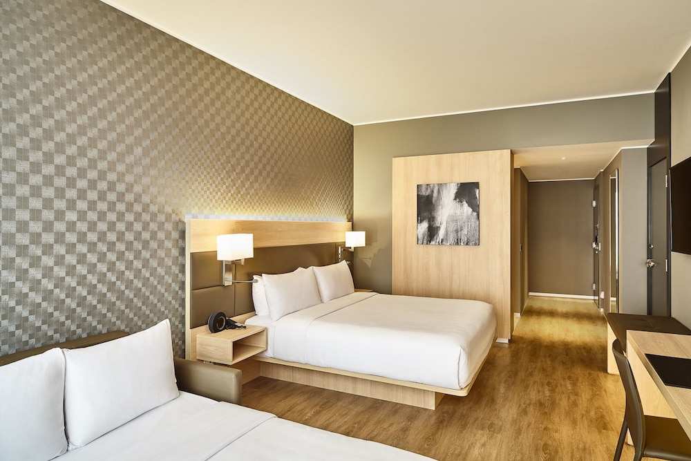 Junior Suite, 1 King Bed, Oceanfront - Photo 7