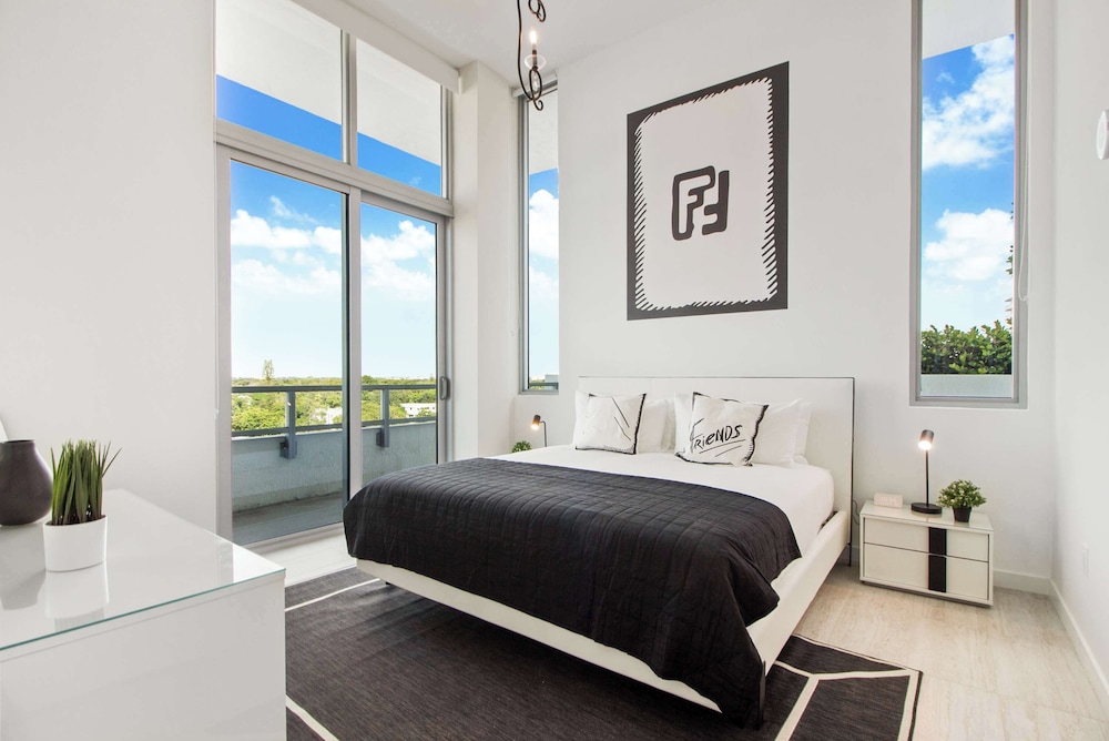 Designer 2 Bedroom Apartment with Balcony photo 2
