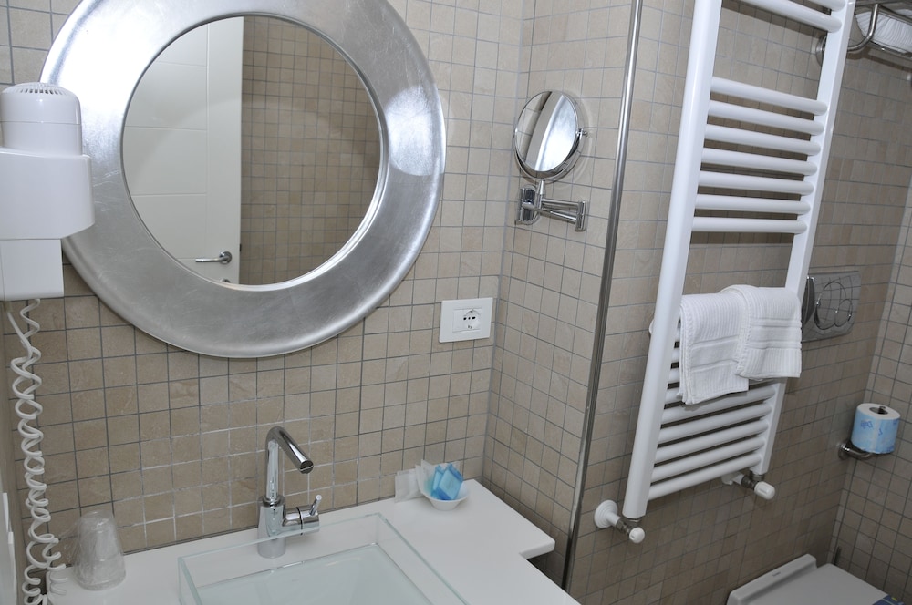 Classic Double or Twin Room photo 2