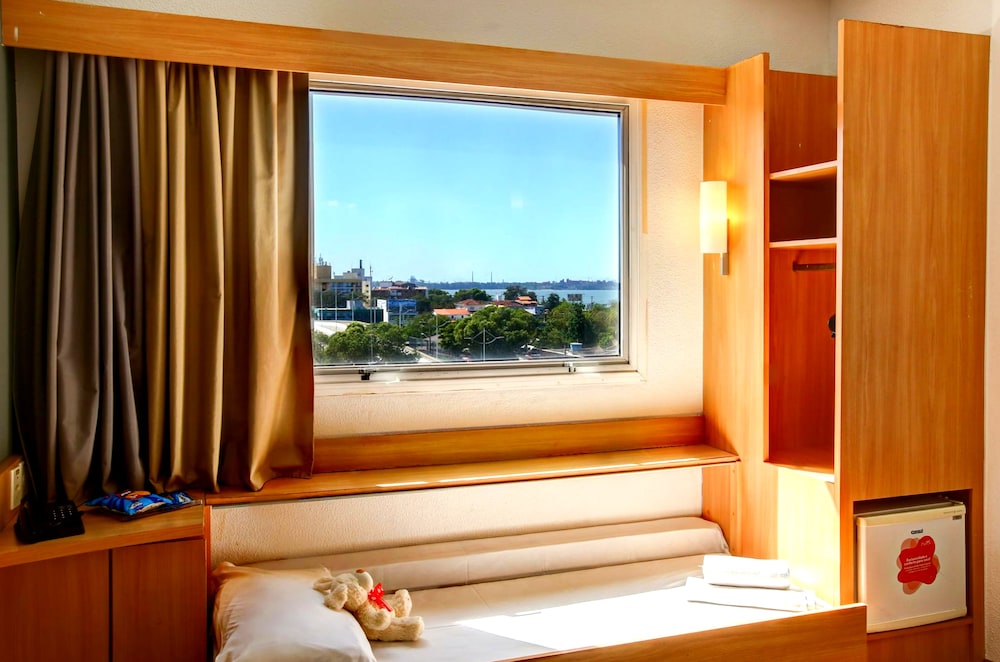 Standard Room, Multiple Beds - Photo 7