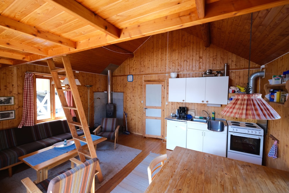 Traditional Cabin photo 3