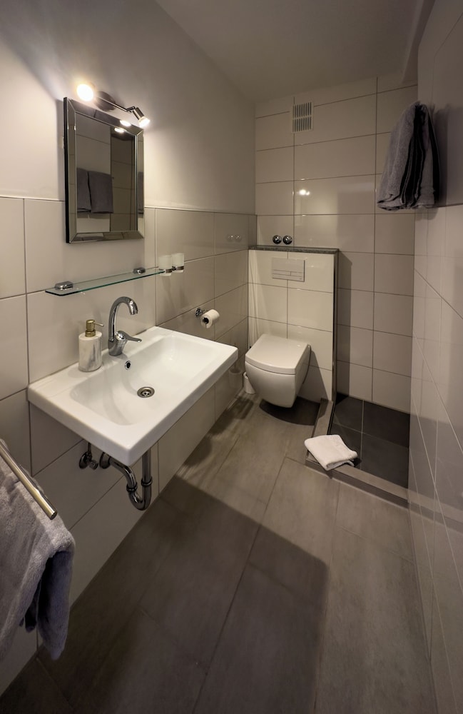 Basic Single Room photo 3