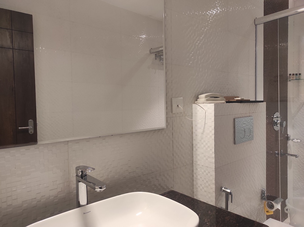 Luxury Room - Photo 17