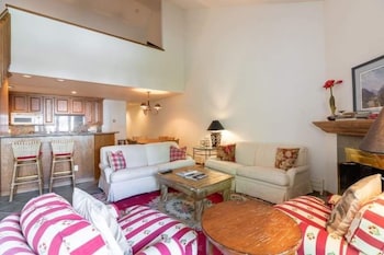 Condo, 2 Bedrooms