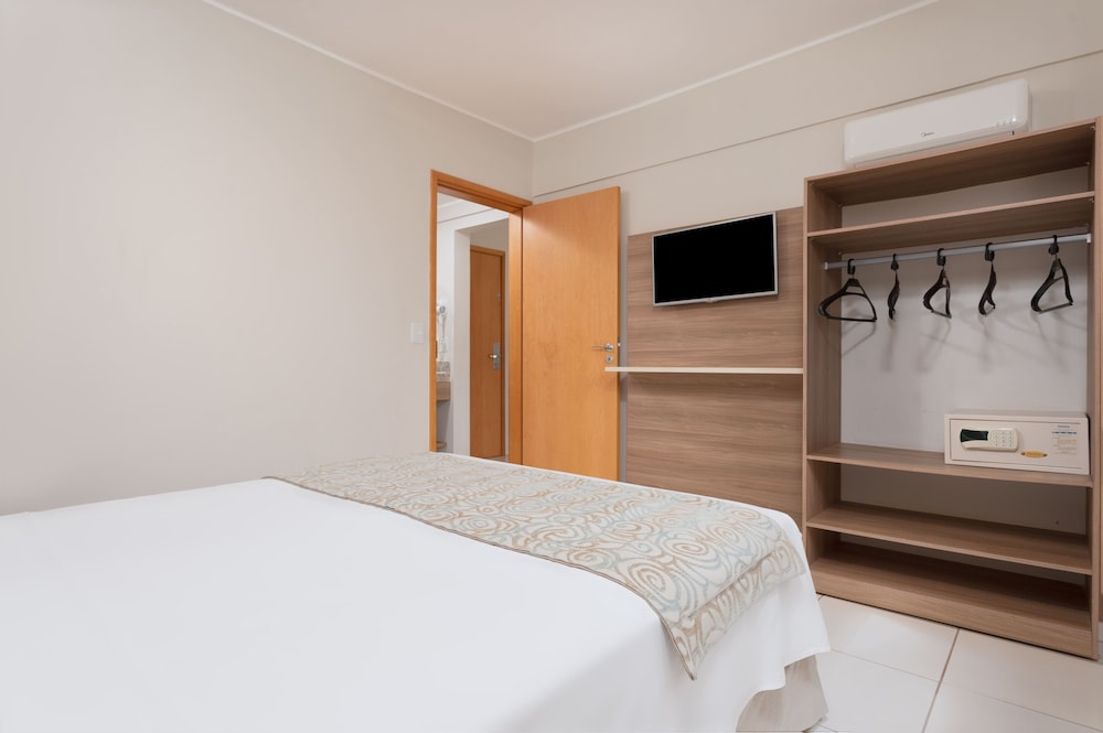 Super Luxo Thermas Triple - Pool or Park View 1-day admission to Thermas dos Laranjais Park included