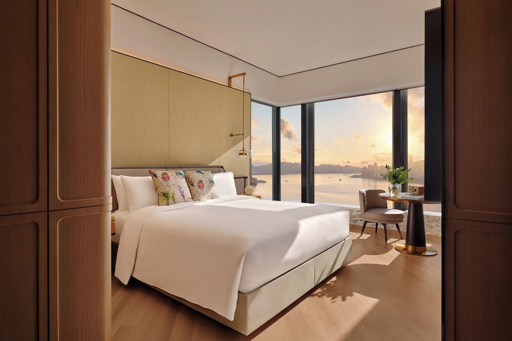 Room (Essential)