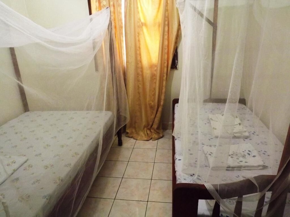 Twin Room, Shared Bathroom photo 1