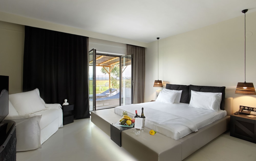 Double Room, Beachfront photo 2
