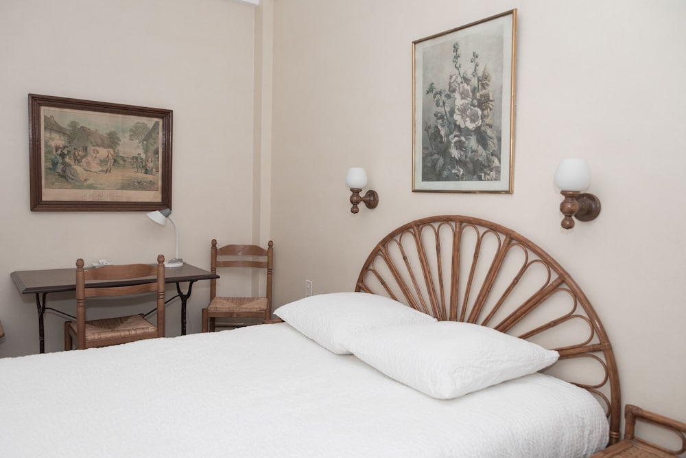 Standard Double Room - Photo 13