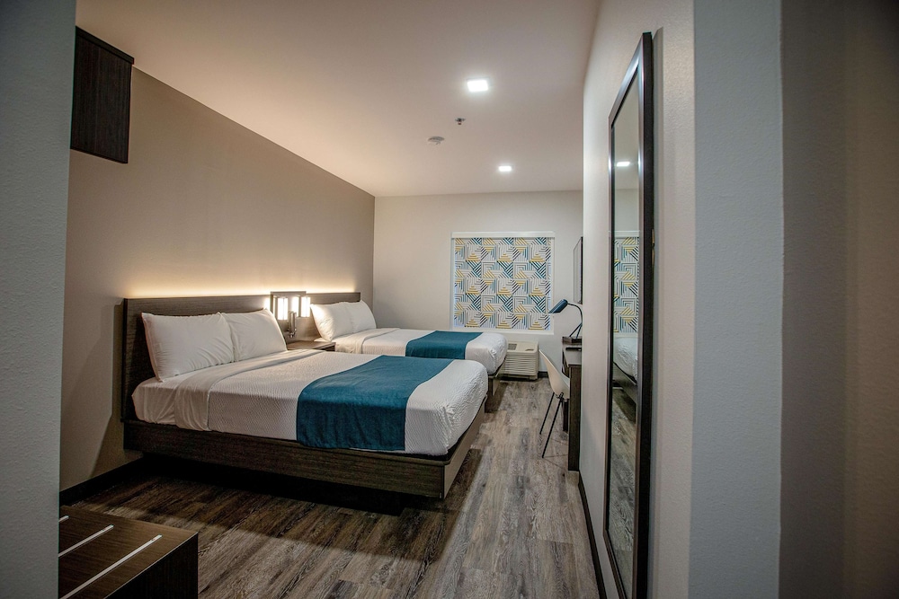 Deluxe Room, 2 Double Beds, Non Smoking, Refrigerator & Microwave - Photo 3