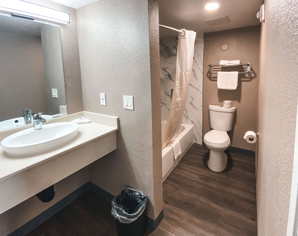 Standard Room, 2 Double Beds, Non Smoking, Refrigerator photo 3
