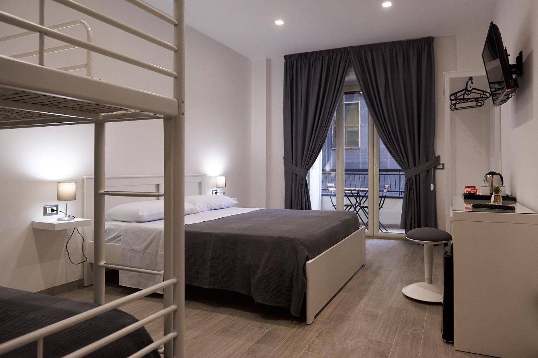Deluxe Quadruple Room with Private External Bathroom