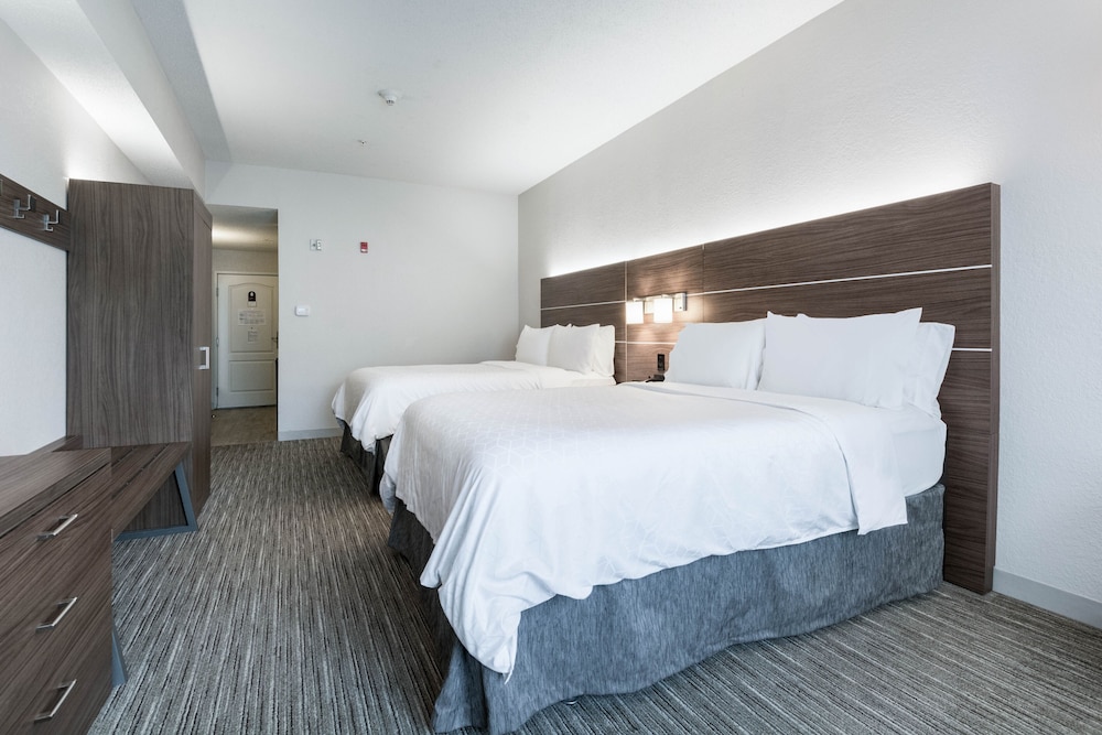 Room, 2 Queen Beds, Accessible (Comm, Roll Shwr) - Photo 4