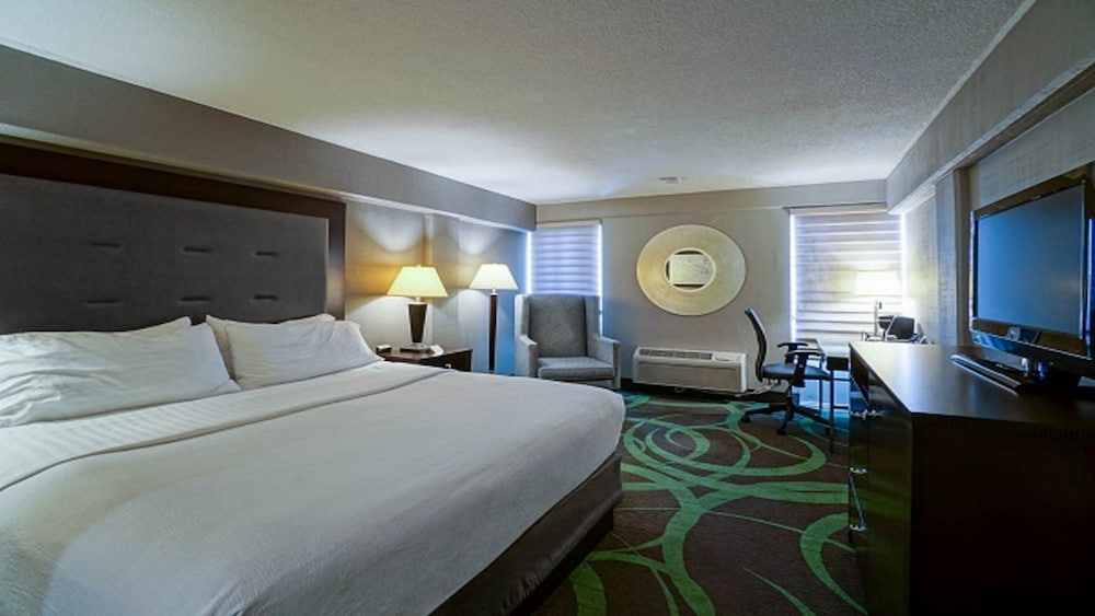 Standard Room, 1 King Bed - Photo 1