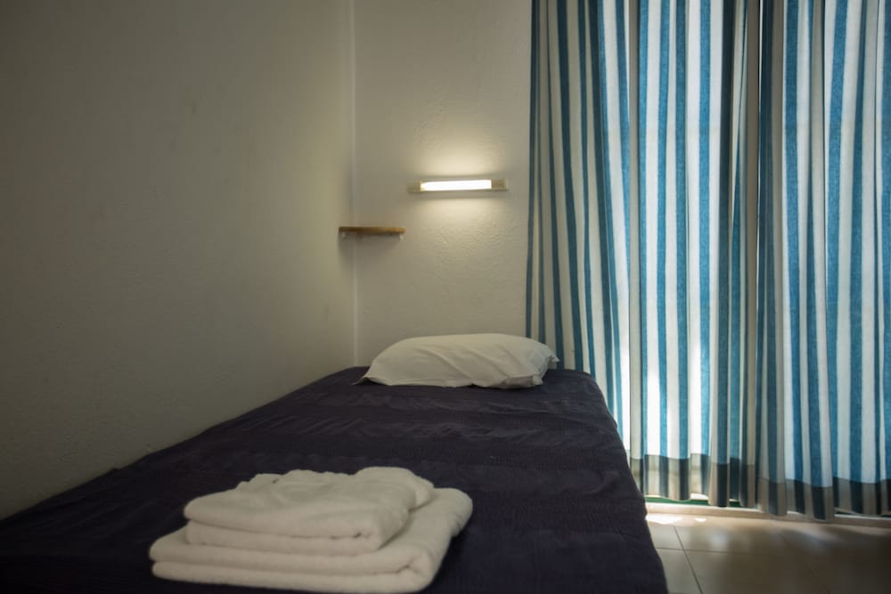 Standard Twin Room, 2 Twin Beds, Private Bathroom photo 2