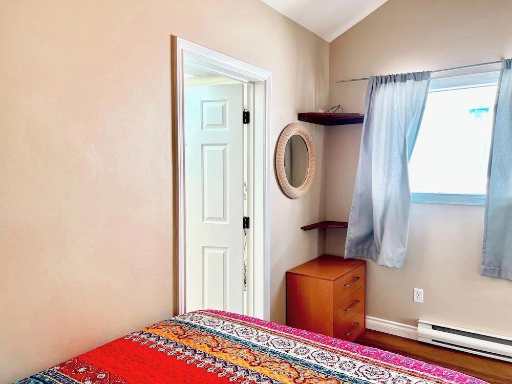 Classic Cabin 6 - 2 Queen Bedrooms + Queen Sofa Bed, 2 Bathrooms, Kitchen & Beachfront Views