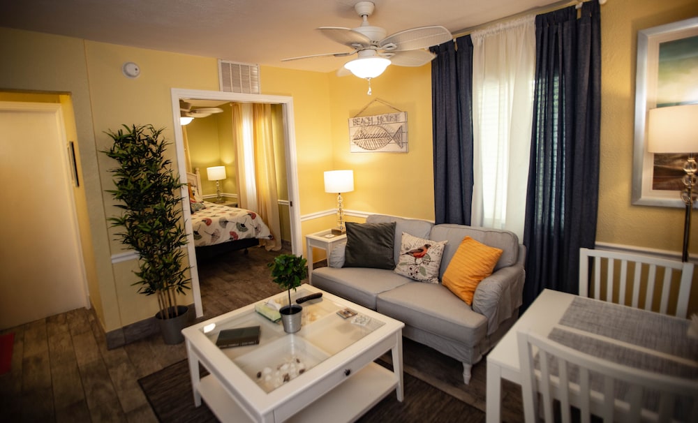 Deluxe Suite, 1 Queen Bed with Sofa bed