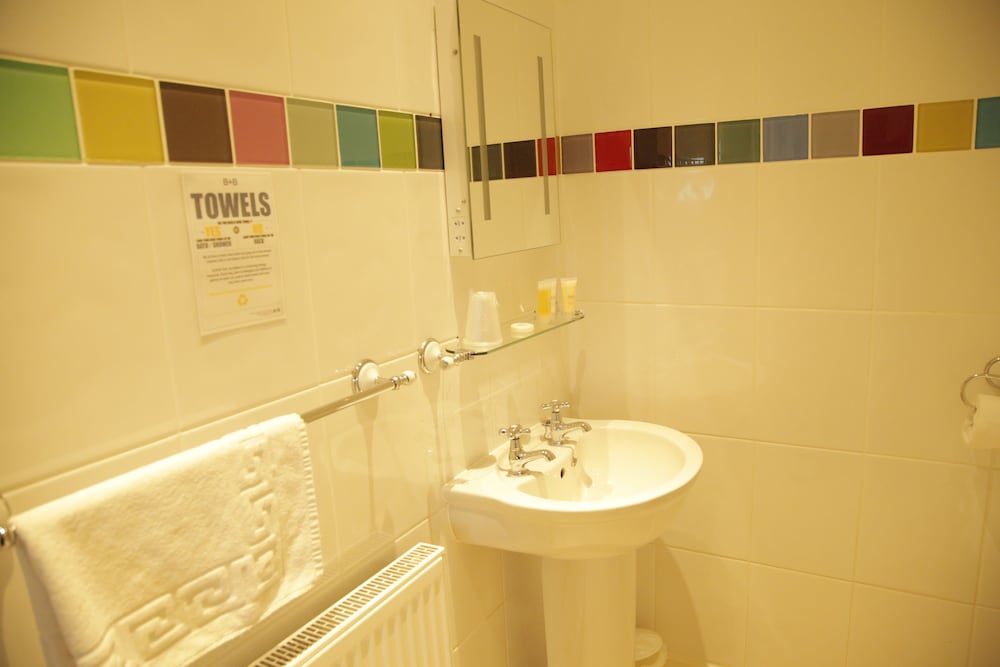 Classic Twin Room, Accessible photo 3