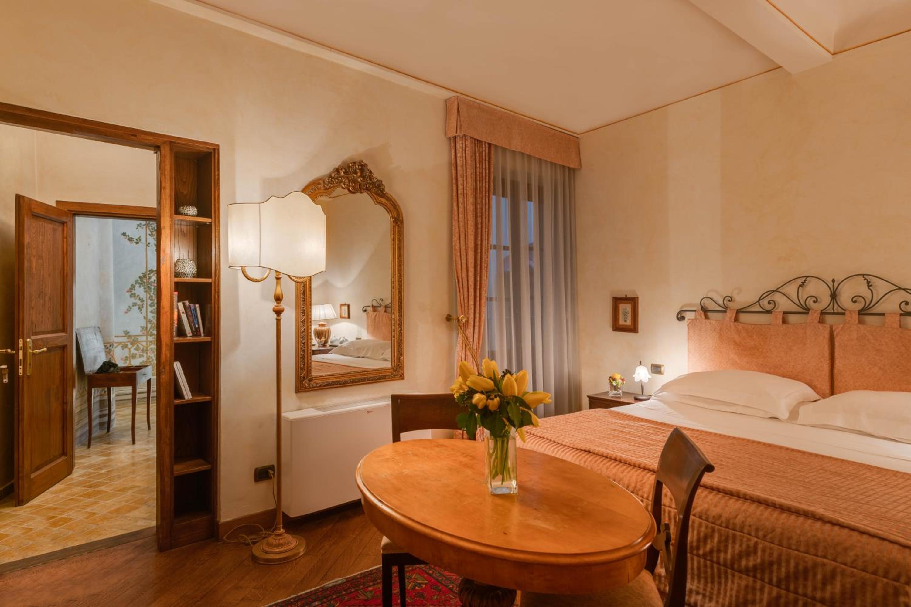 Standard Double or Twin Room photo 3