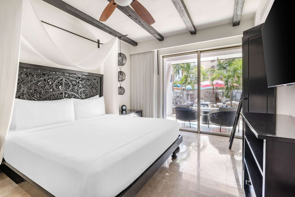 2 Bedroom 1 King 1 Qn Ninos Pool View Balcony