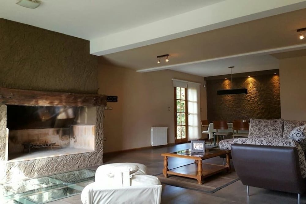 House, 4 Bedrooms photo 1