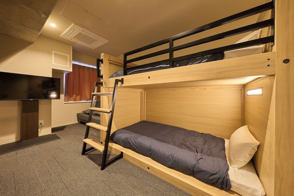 Private Room for 4-5 with Private Shower room, Non Smoking(2 Bunk Beds + Sofa)