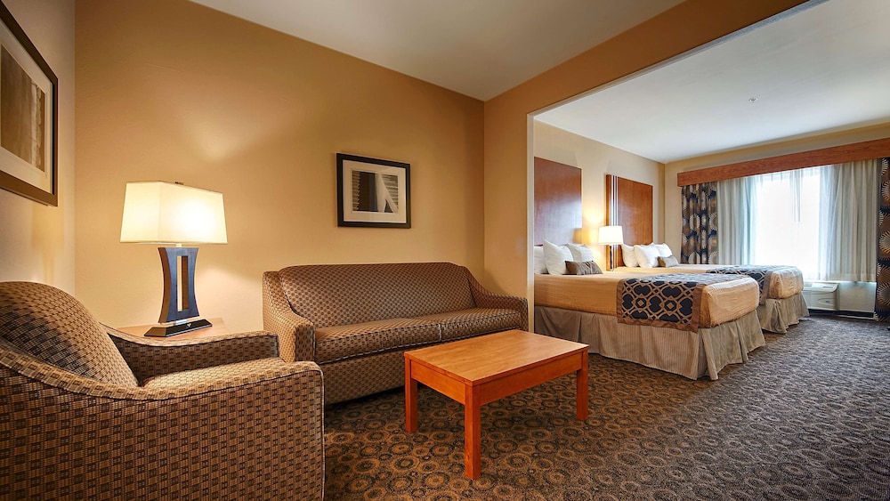 Suite, 1 King Bed, Non Smoking, Refrigerator & Microwave (Shower Only;with Sofabed) photo 3