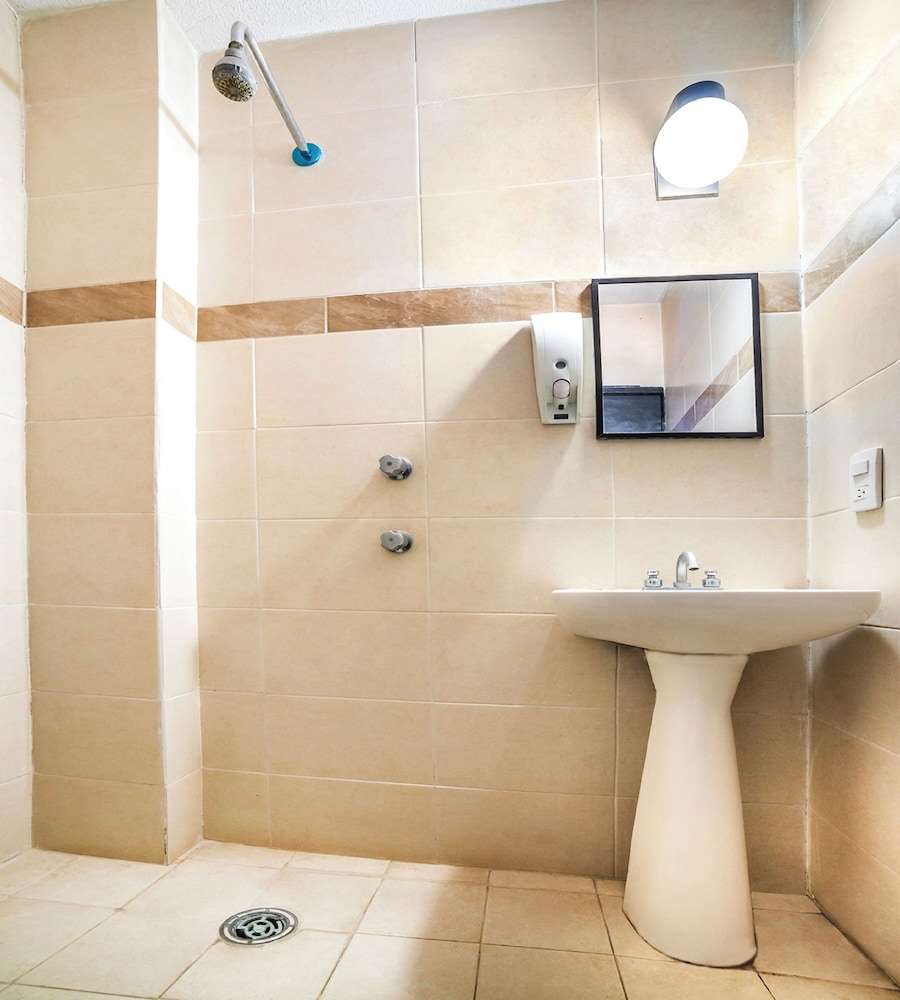 Standard Triple Room - Photo 6