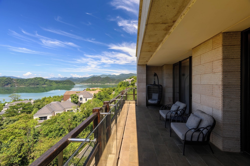 Premium Suite, 1 King Bed (Duplex) - Photo 6