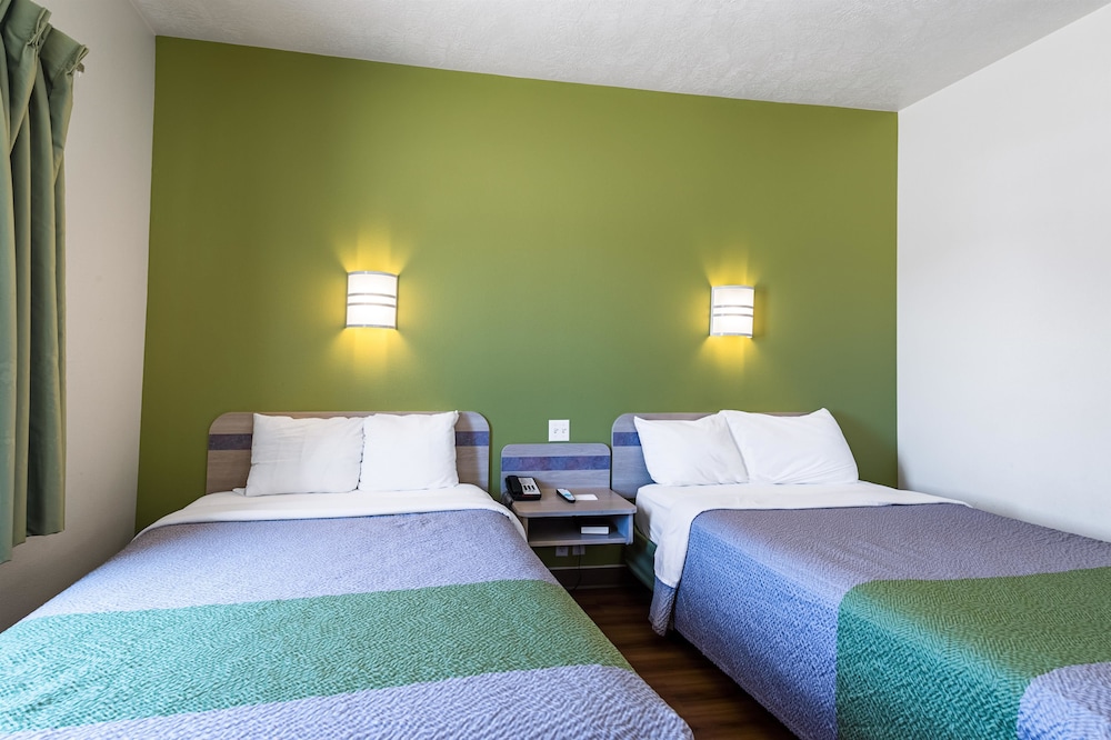 Standard Room, 2 Double Beds, Non Smoking - Photo 4