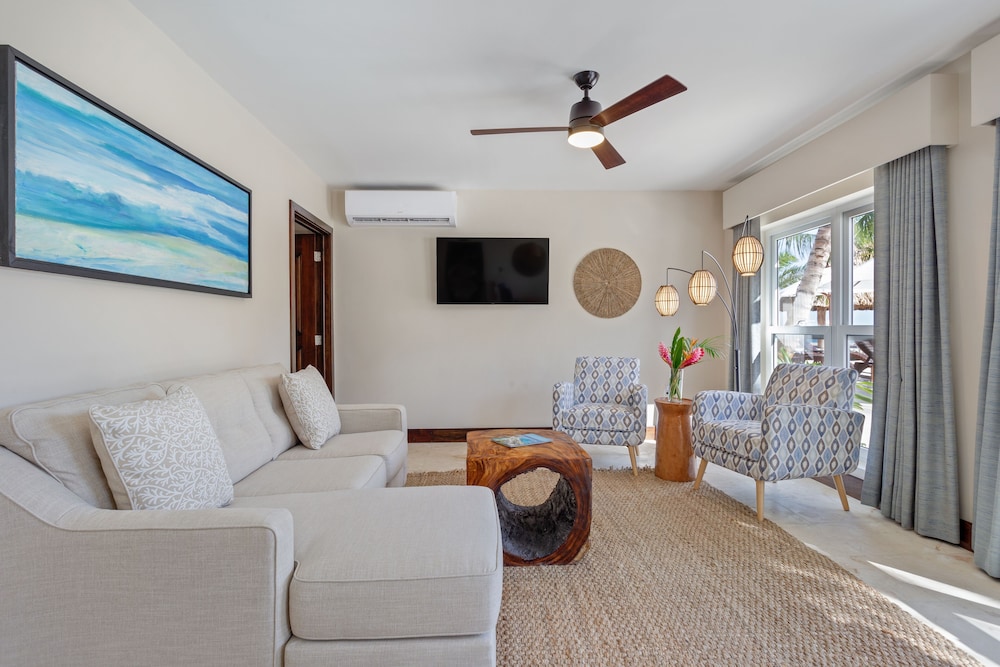 Coral Luxury Bungalow, 2 Bedrooms, Pool View