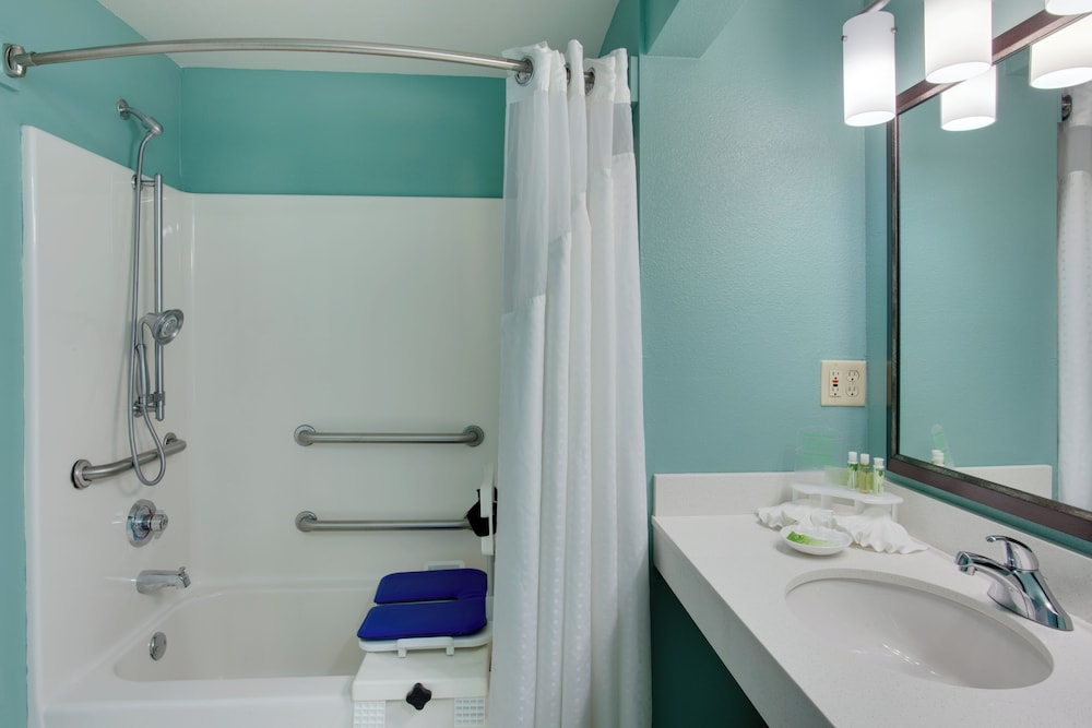 Suite, 1 King Bed with Sofa bed, Accessible (Wheelchair Accessible) - Photo 4