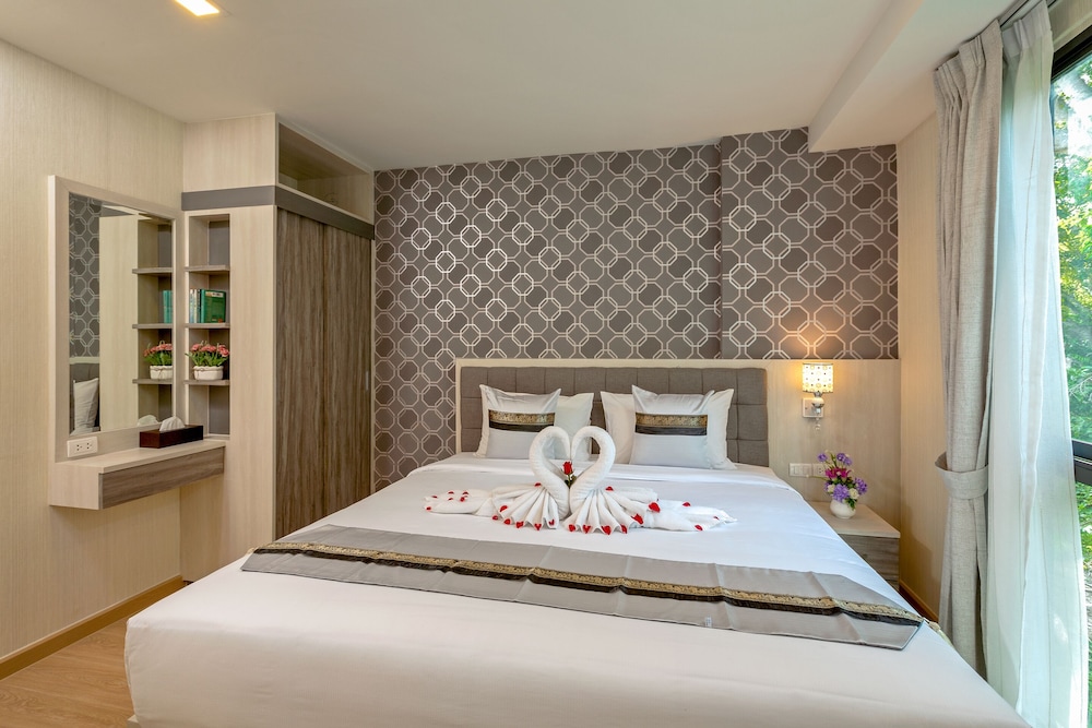 Two Bedroom Penthouse with Private Pool and Partial Sea View - Photo 6