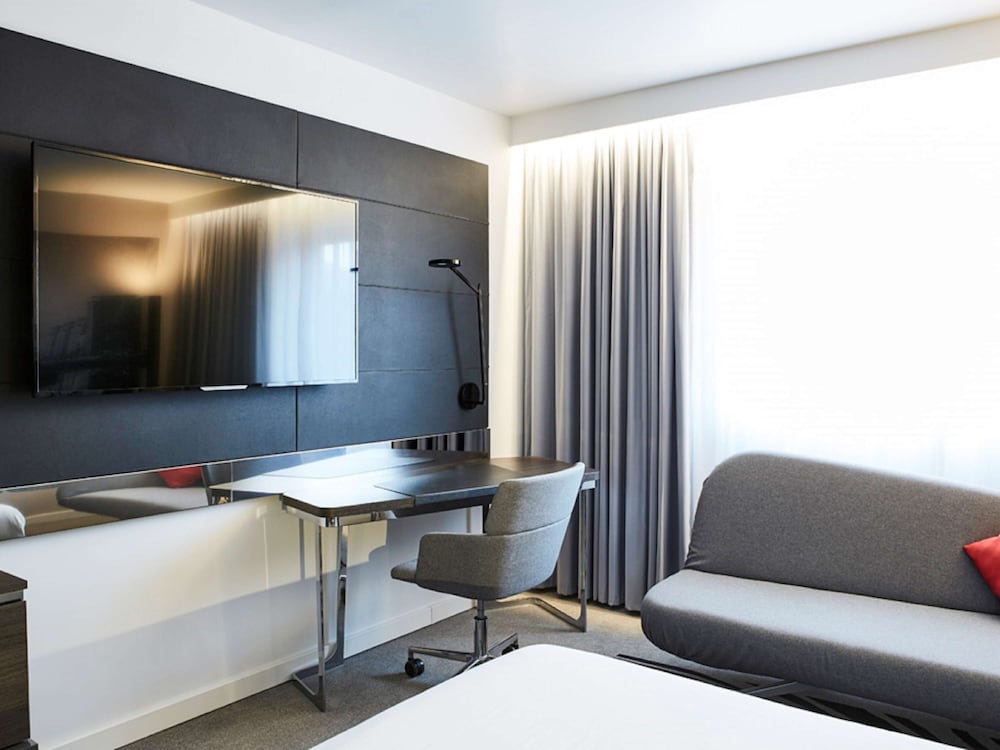 Deluxe Room, 1 Queen Bed with Sofa bed photo 1